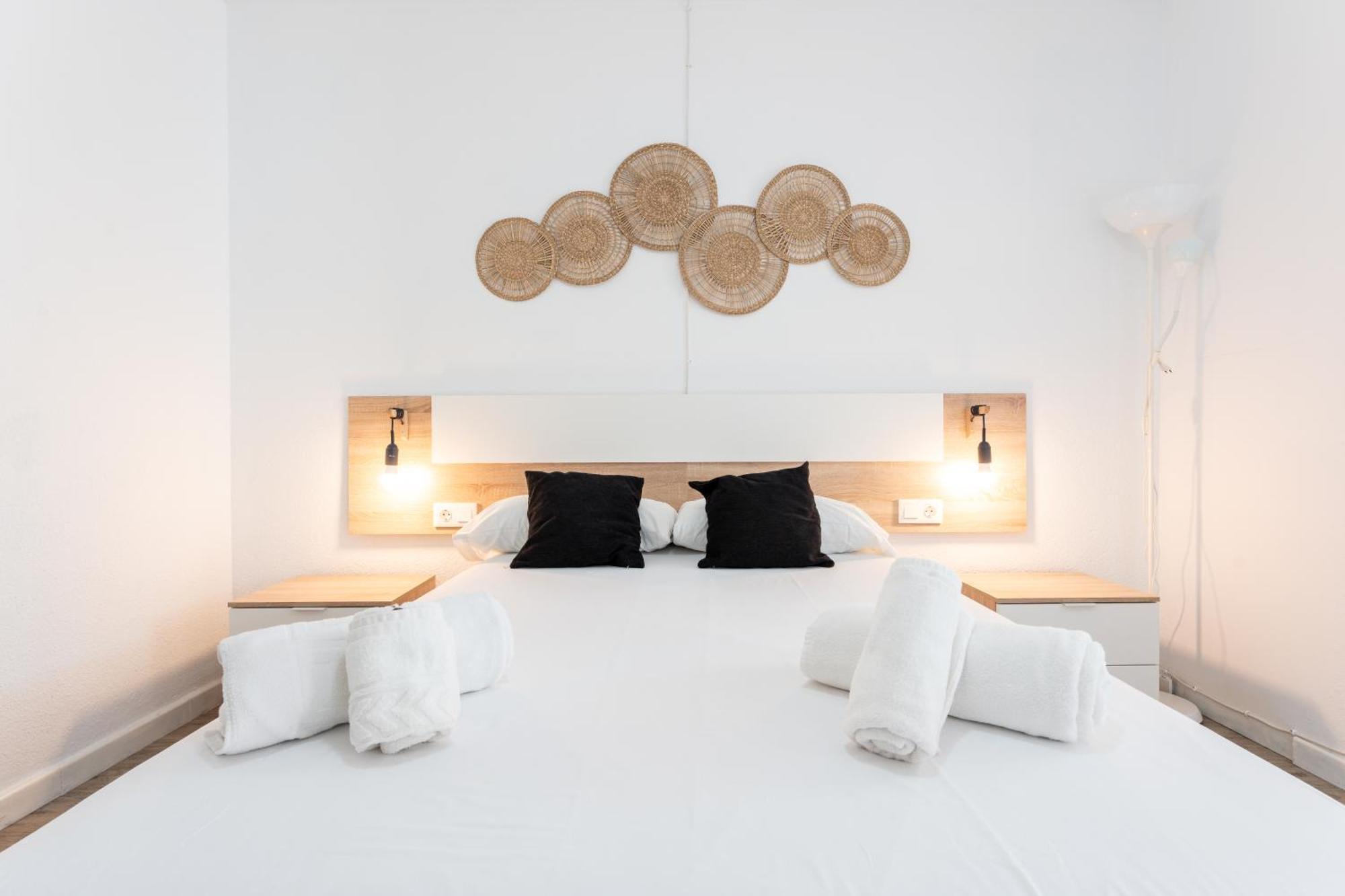 Bhost - Roca Castle Apartment Torremolinos Bagian luar foto